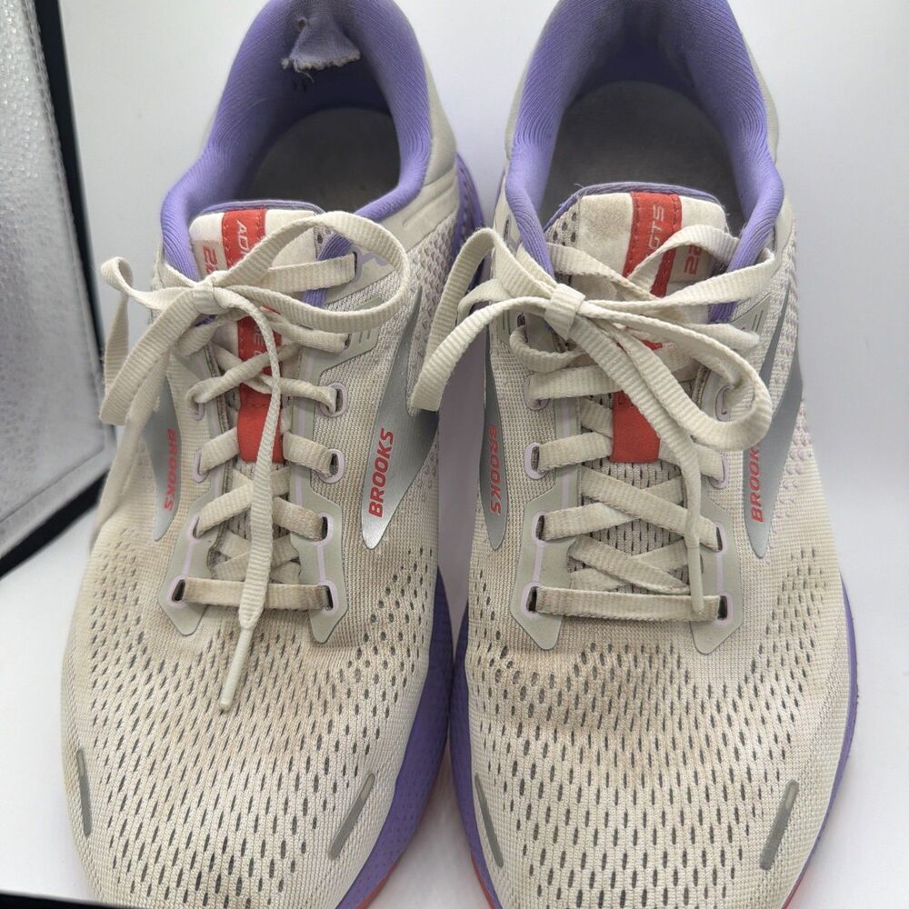 Brooks Adrenaline GTS 22 Women’s Running Shoes White Coral Purple Sz 9.5 Med (B)